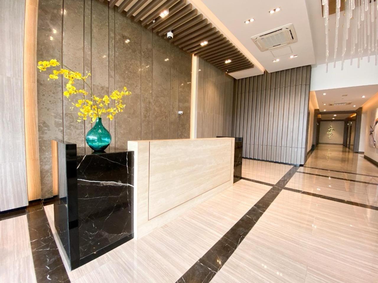 Uptown Parksuites Tower Two - Bgc Taguig, Манила Экстерьер фото