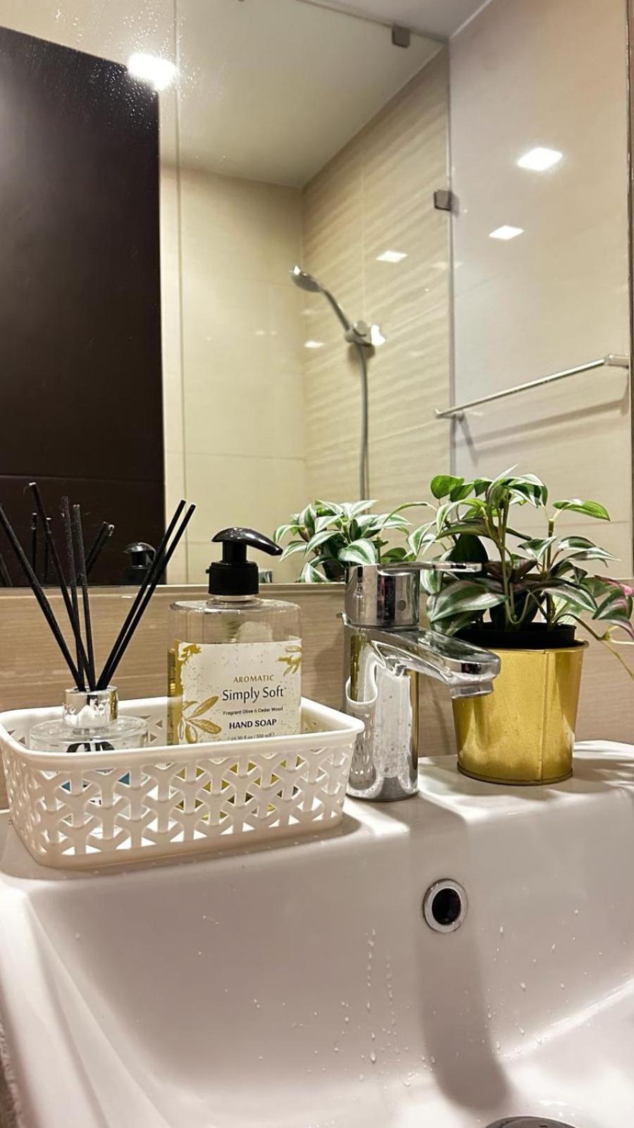 Uptown Parksuites Tower Two - Bgc Taguig, Манила Экстерьер фото