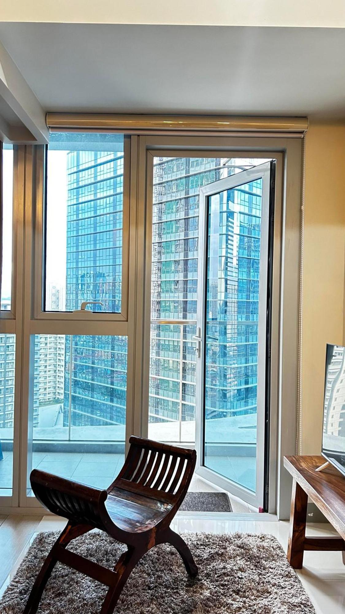 Uptown Parksuites Tower Two - Bgc Taguig, Манила Экстерьер фото