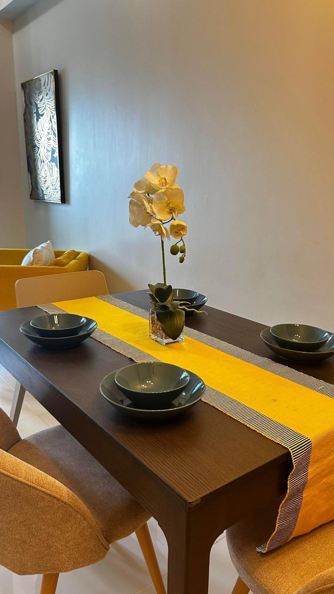 Uptown Parksuites Tower Two - Bgc Taguig, Манила Экстерьер фото