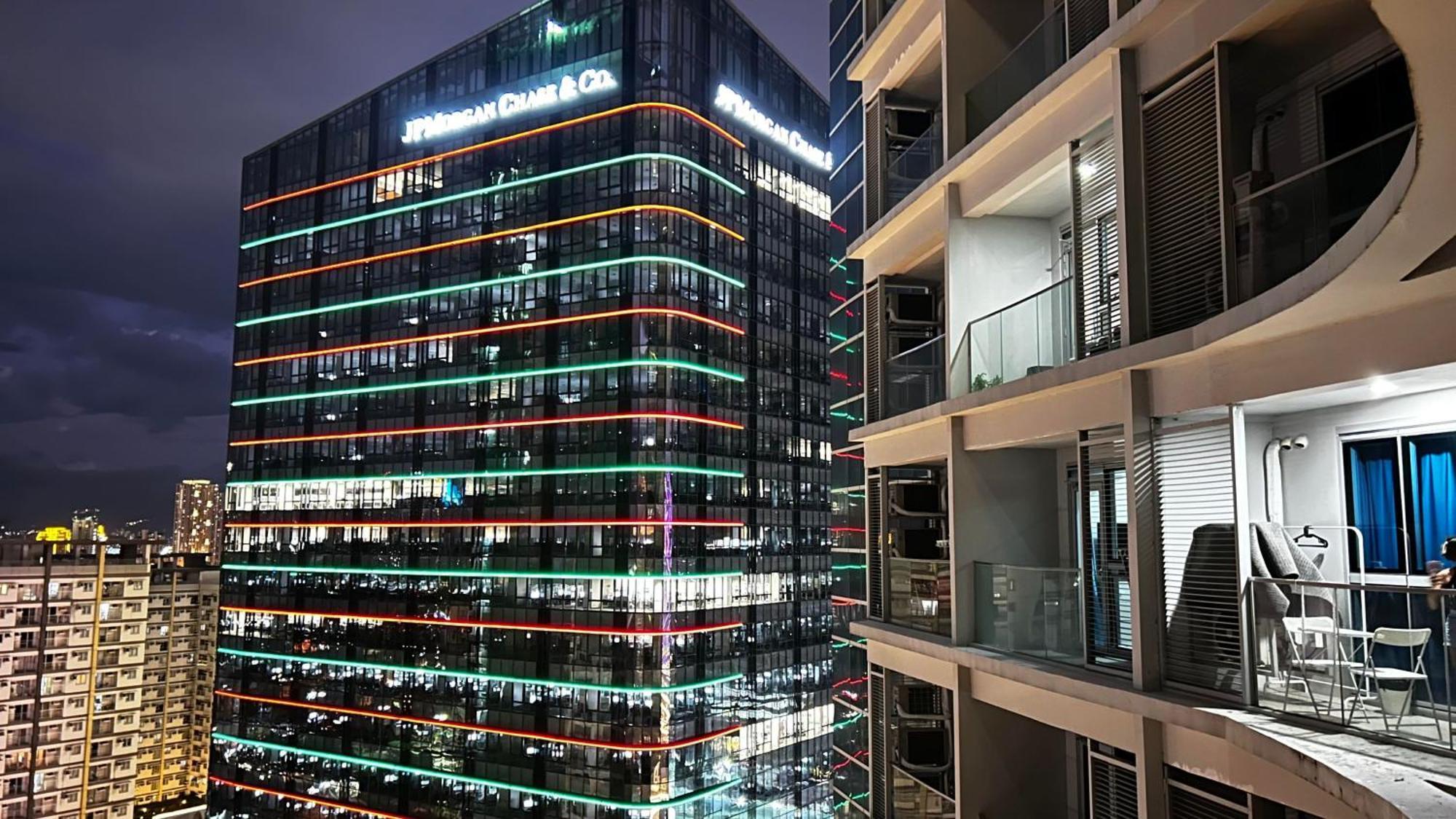 Uptown Parksuites Tower Two - Bgc Taguig, Манила Экстерьер фото